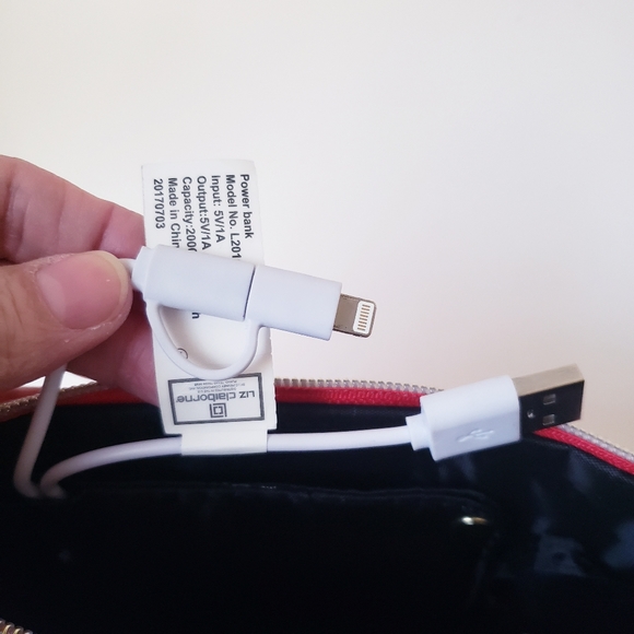 Liz Claiborne Red Phone Charging Wallet - Picture 10 of 12